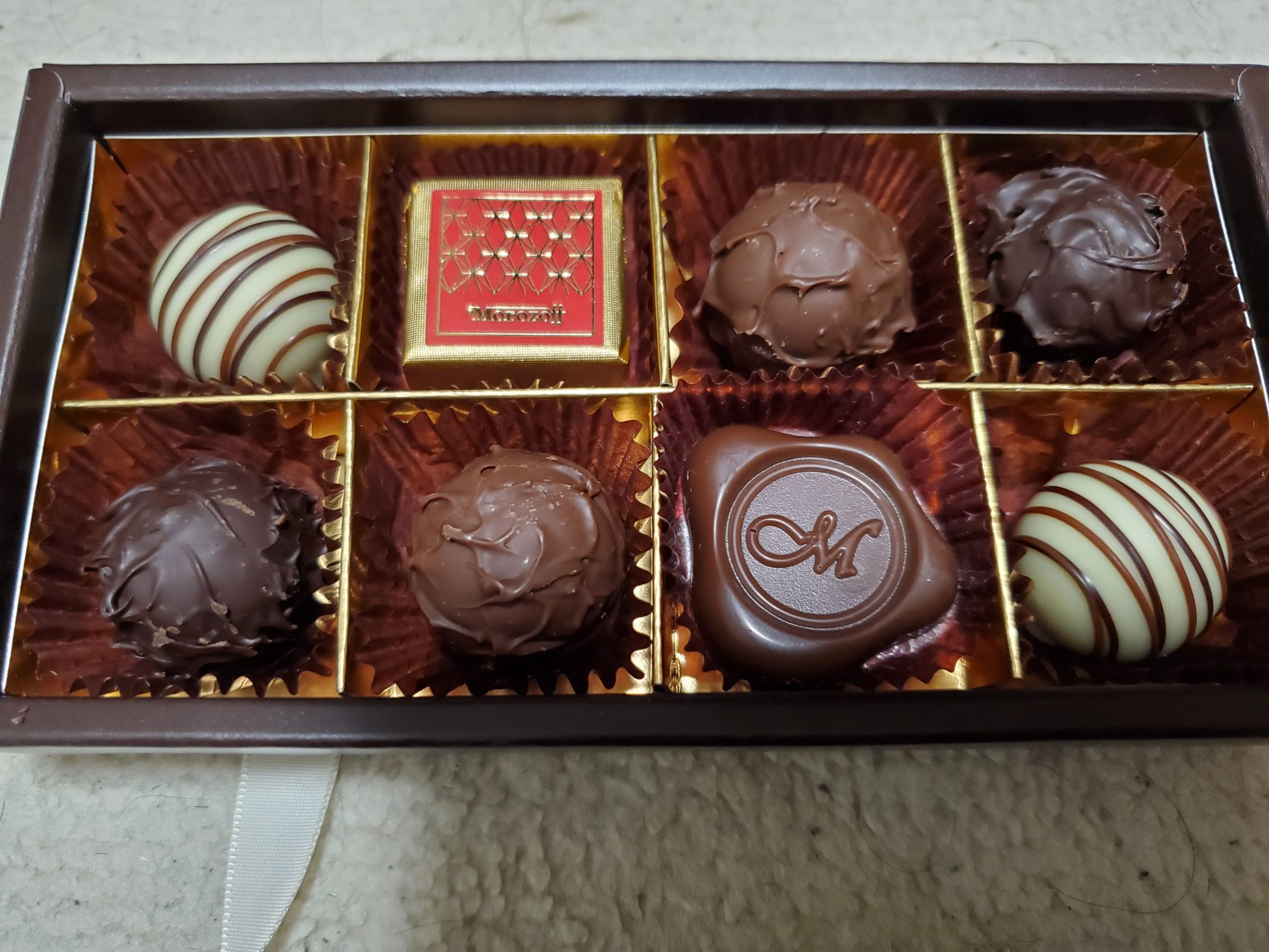 セブン限定バレンタイン商品 モロゾフショコラ 口の中で溶ける味わい コログ