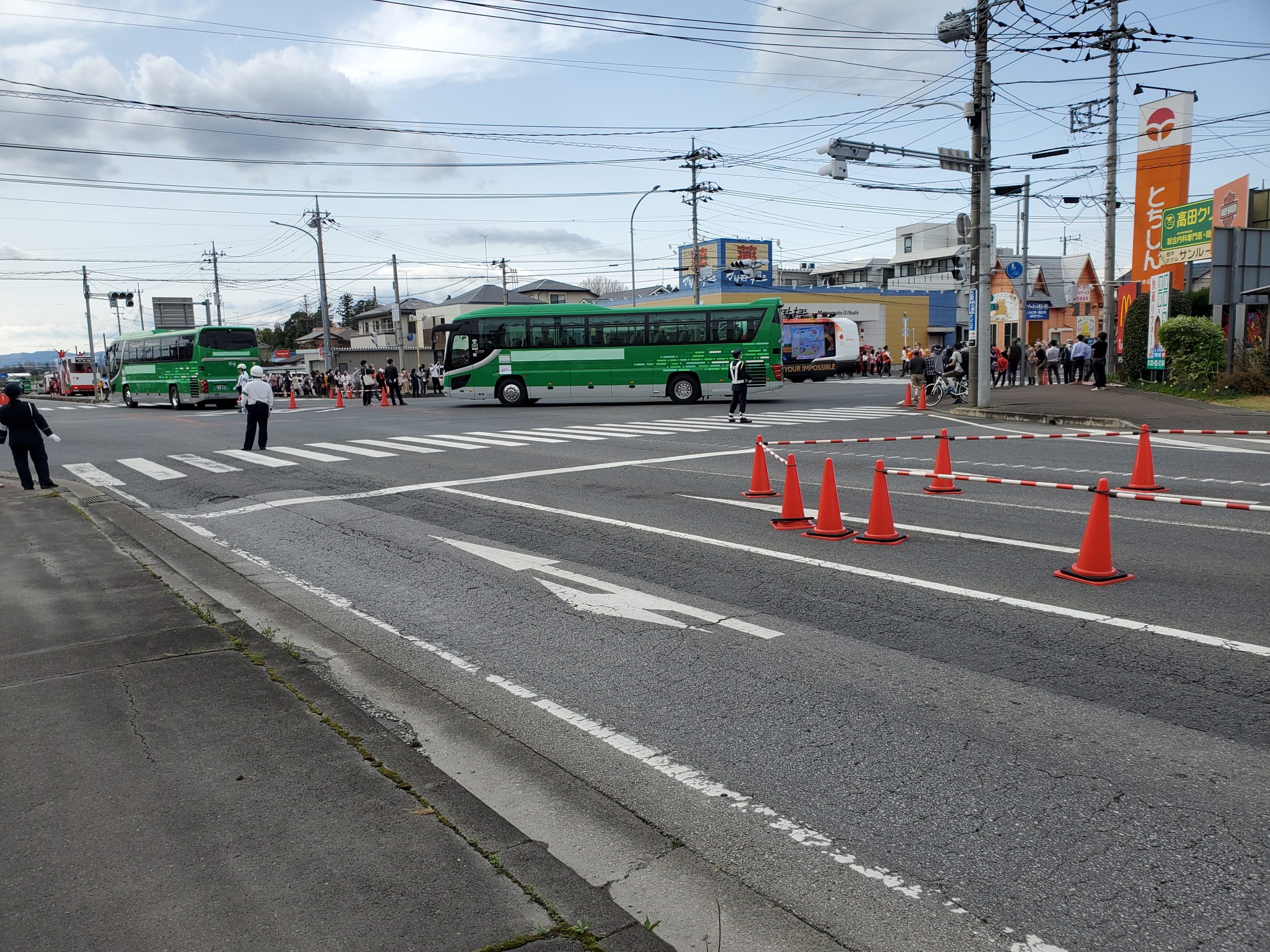 栃木県壬生町で聖火リレー 密 状態や街宣車多数で本格パレードの様相 コログ