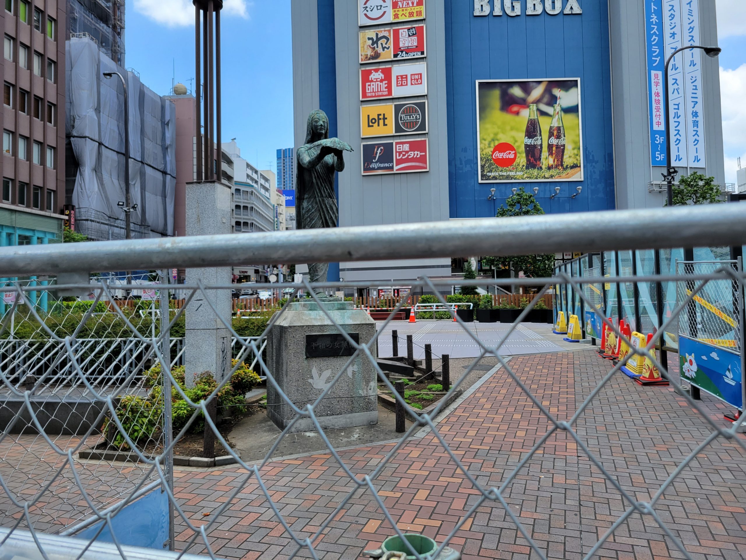 路上飲み防止 新宿区 高田馬場の駅前広場をフェンスで封鎖 コログ