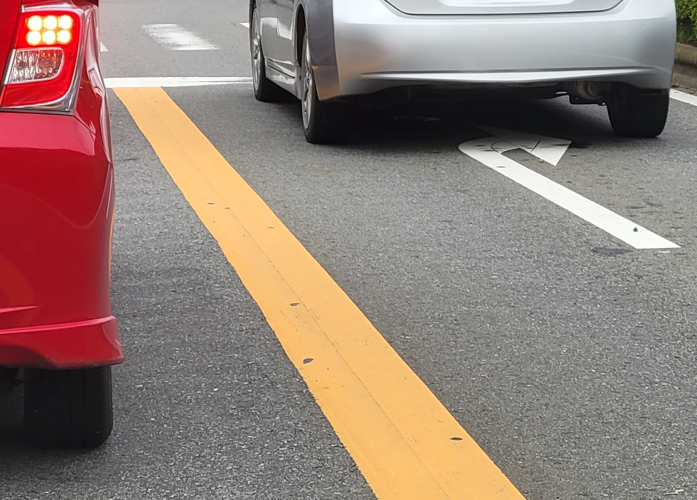 地方で増殖 ２倍幅の黄色線 イエローカット取締る警視庁も見習うべき コログ